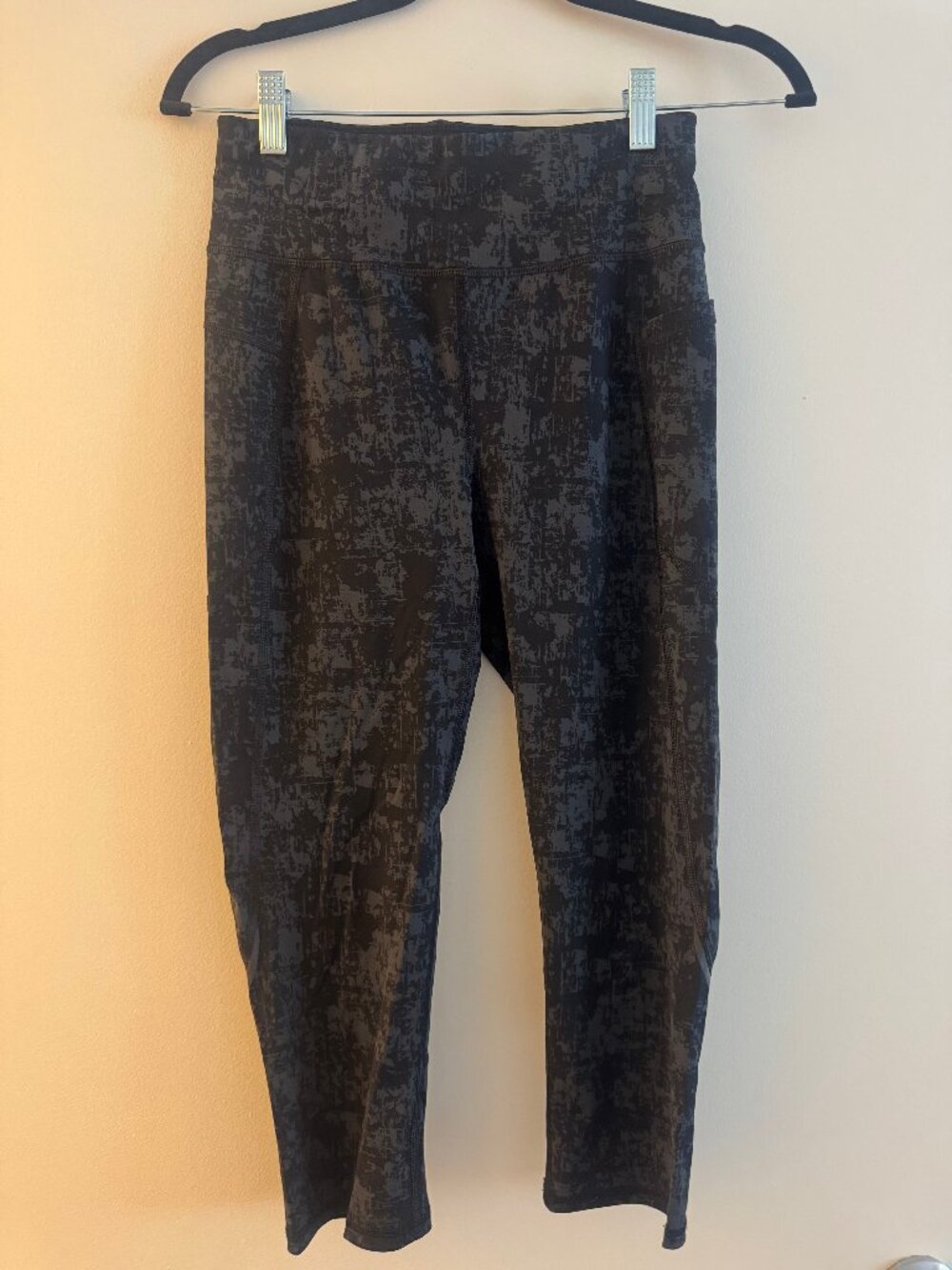 Sweaty Betty The Zero Gravity Cropped Leggings Black Gray Abstract S